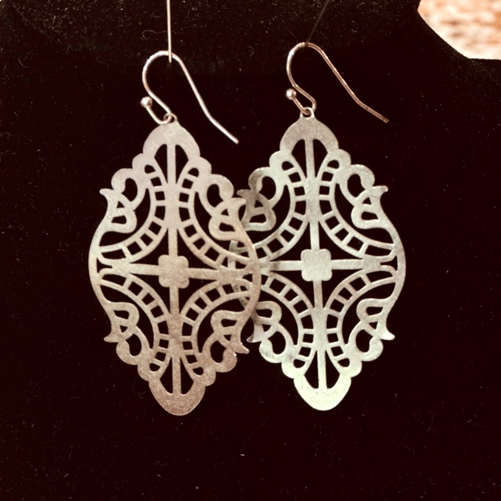 Women’s silver colored cut out drop earrings.